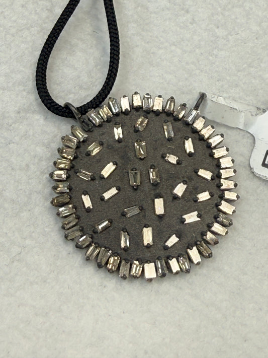 Matte Baguettes Round Diamond Pendant