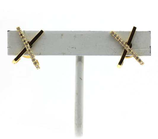 X 14k Solid Gold Diamond Stud Earring.14k Solid Gold Diamond Earring..