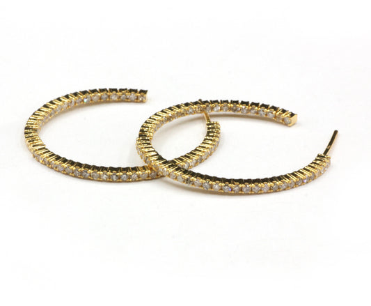 Hoop loop 14k Solid Gold Diamond Earring.14k Solid Gold Diamond Earring..