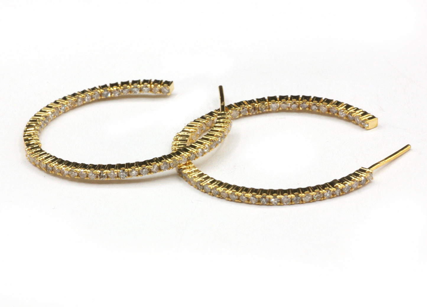 Hoop loop 14k Solid Gold Diamond Earring.14k Solid Gold Diamond Earring..