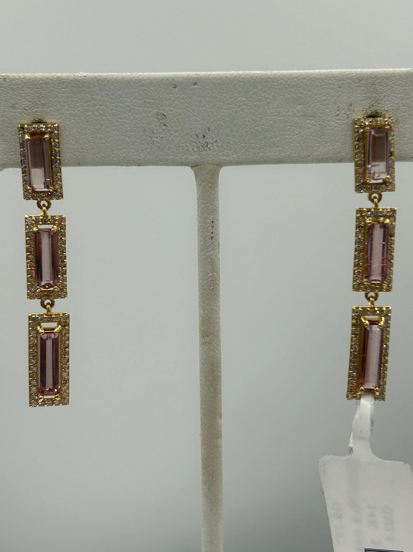 14k Solid Gold Diamond Earring.14k Solid Gold Diamond Earring..