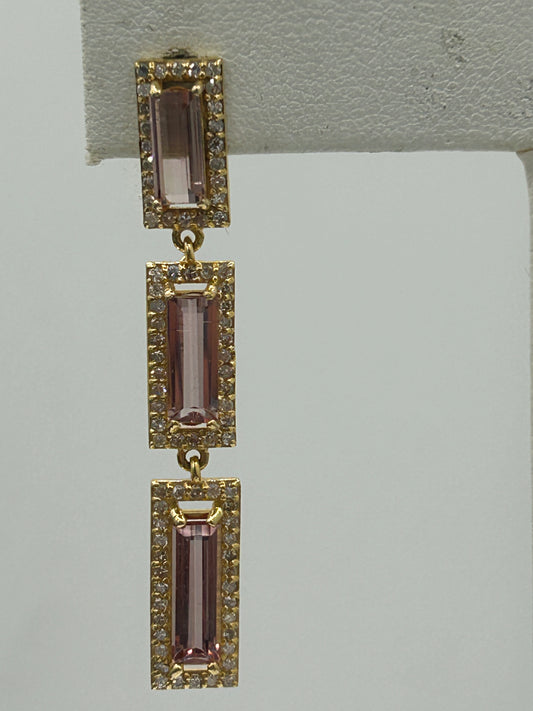 14k Solid Gold Diamond Earring.14k Solid Gold Diamond Earring..