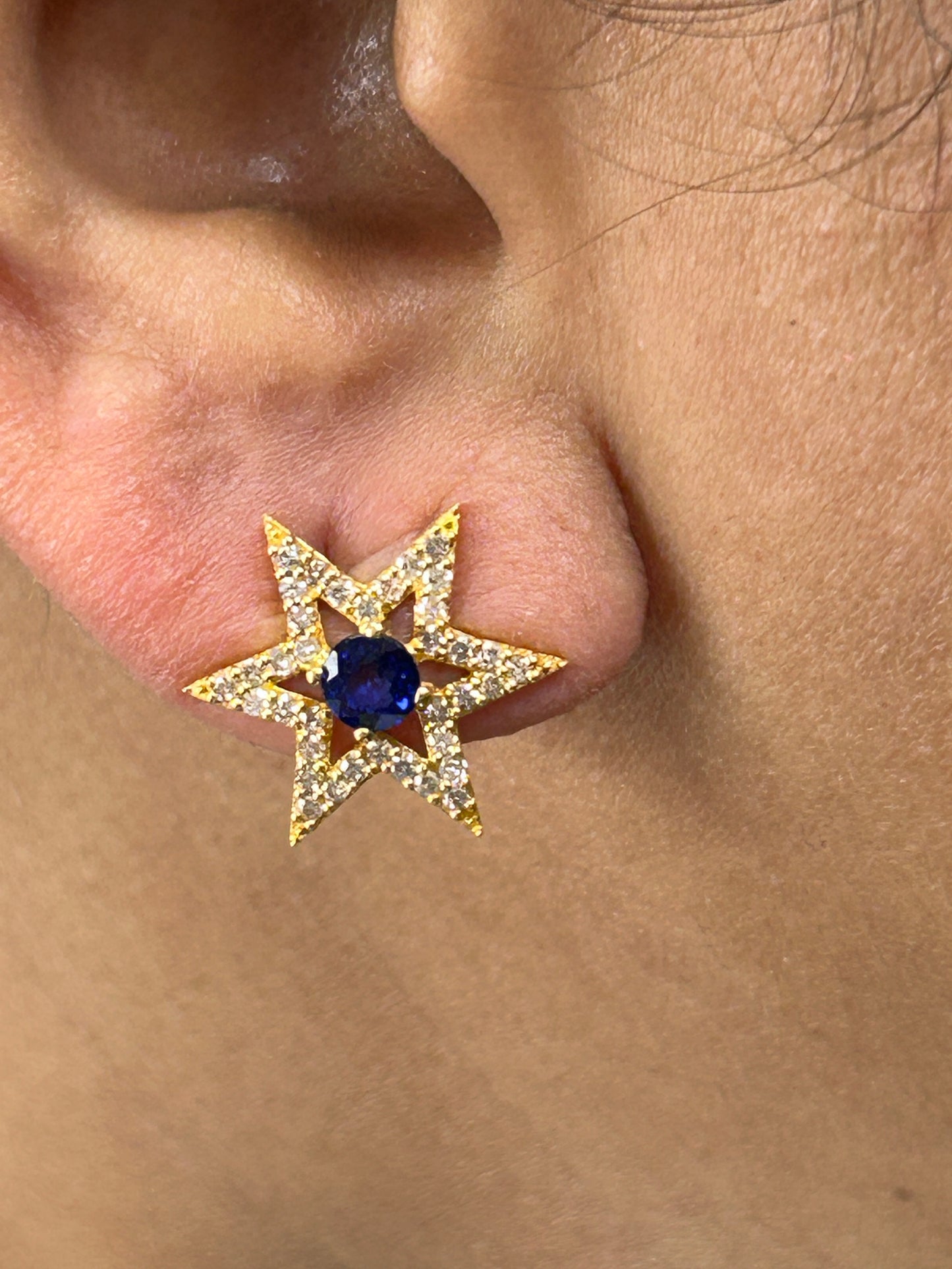 Star 14k Solid Gold Diamond Earring.14k Solid Gold Diamond Earring..