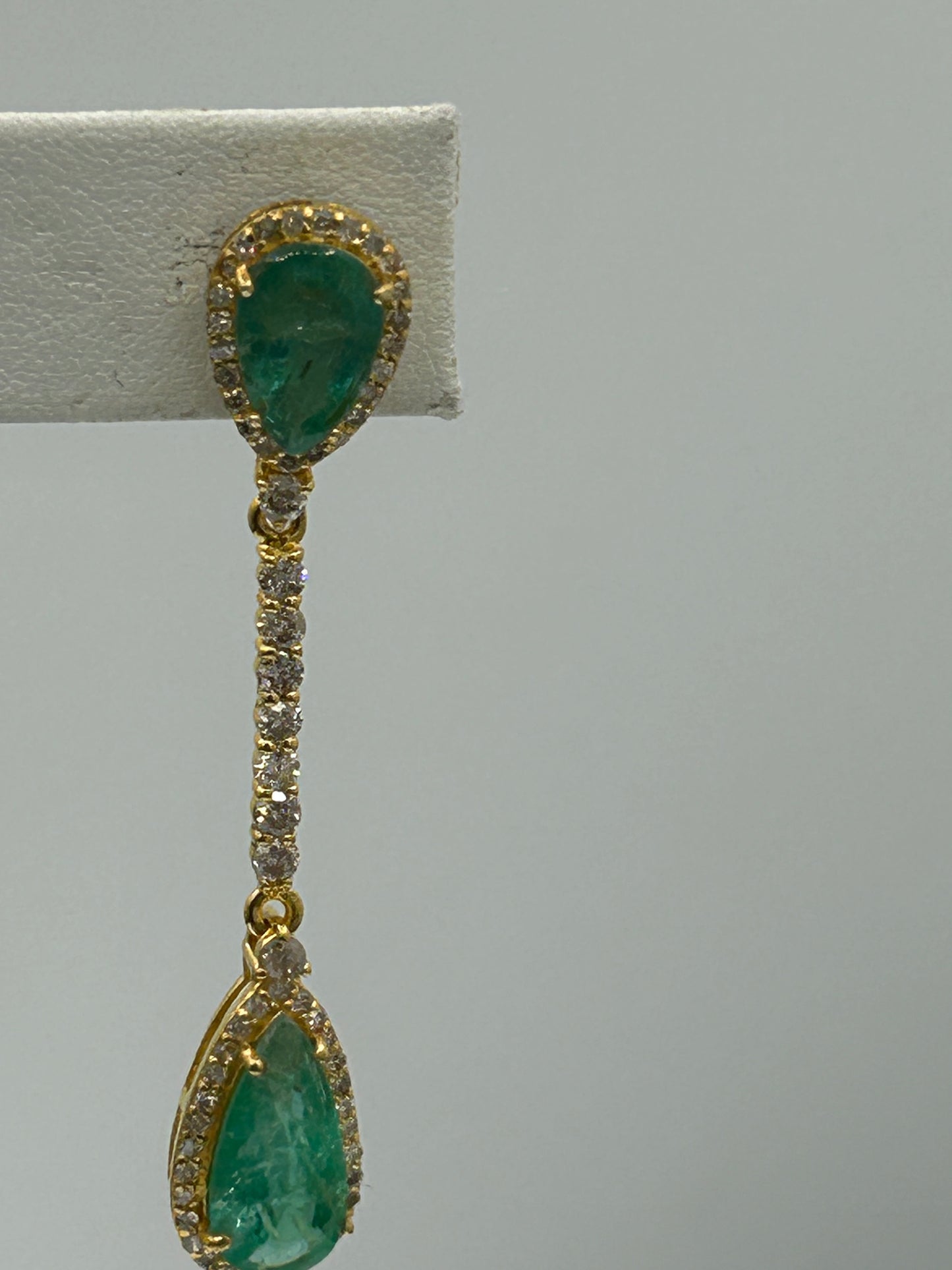 14k Solid Gold Diamond Earring.14k Solid Gold Diamond Earring..