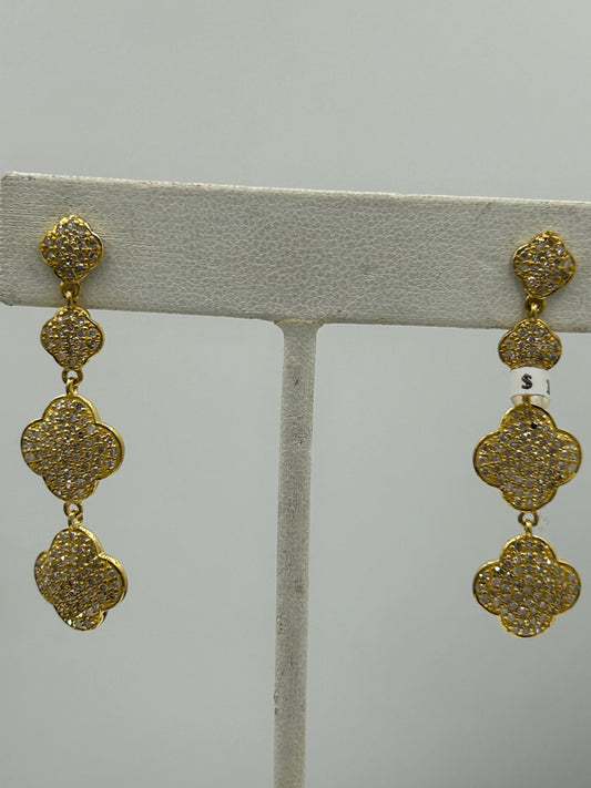 14k Solid Gold Diamond Earring.14k Solid Gold Diamond Earring..