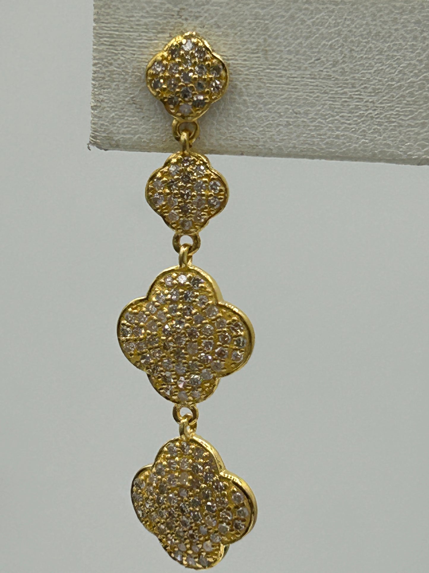 14k Solid Gold Diamond Earring.14k Solid Gold Diamond Earring..
