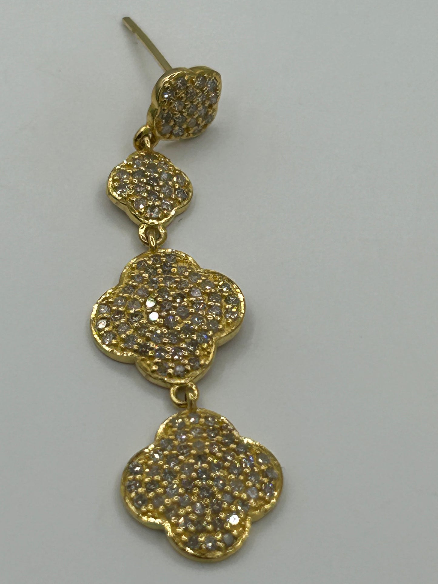 14k Solid Gold Diamond Earring.14k Solid Gold Diamond Earring..