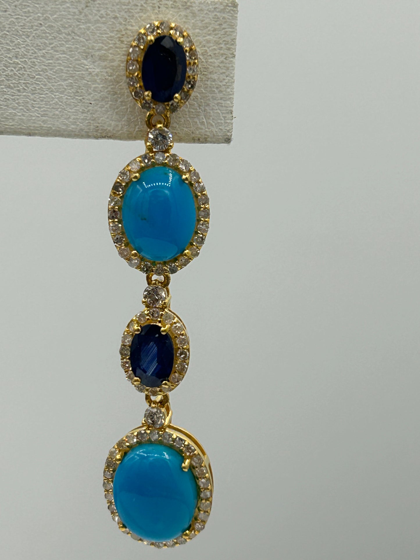 14k Solid Gold Diamond Earring.14k Solid Gold Diamond Earring..