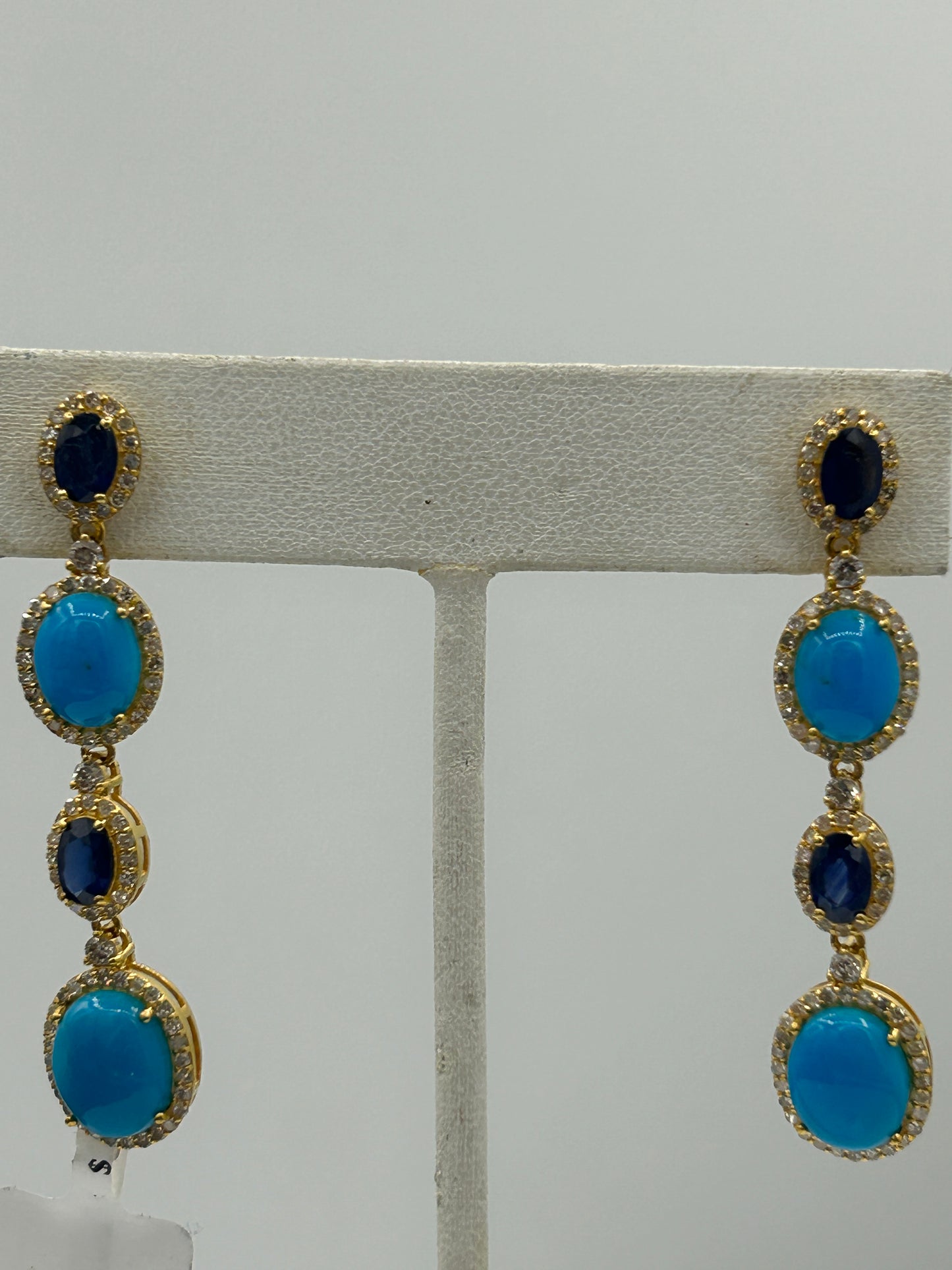 14k Solid Gold Diamond Earring.14k Solid Gold Diamond Earring..