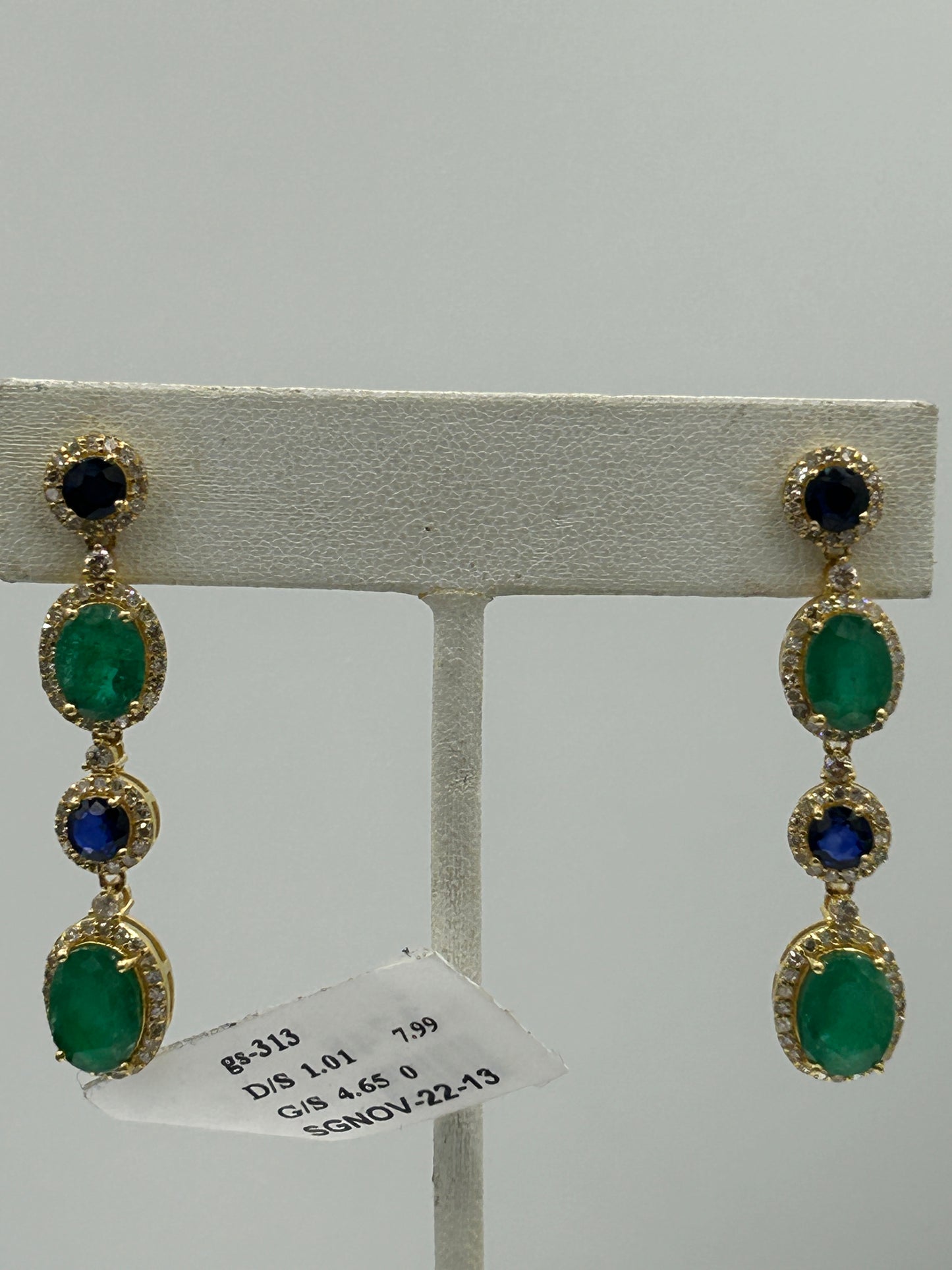14k Solid Gold Diamond Earring.14k Solid Gold Diamond Earring..