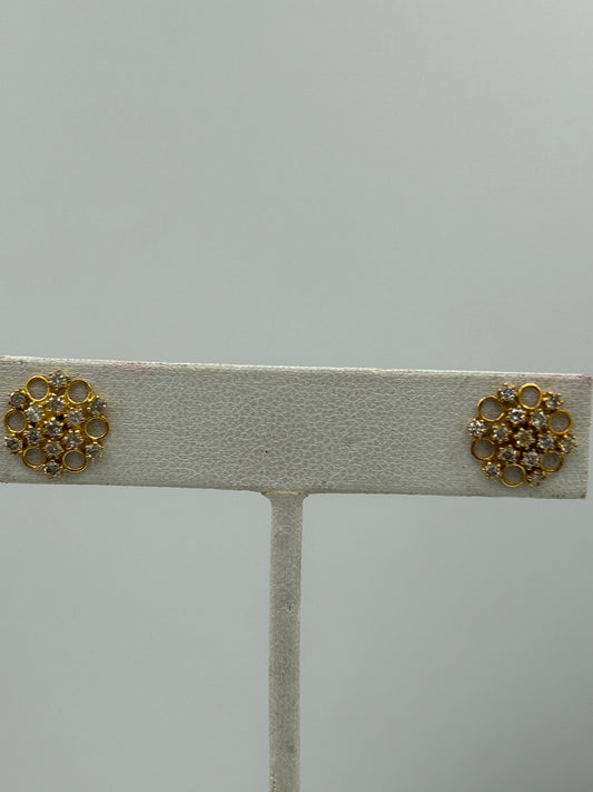 Round 14k Solid Gold Diamond Stud Earring.14k Solid Gold Diamond Earring..