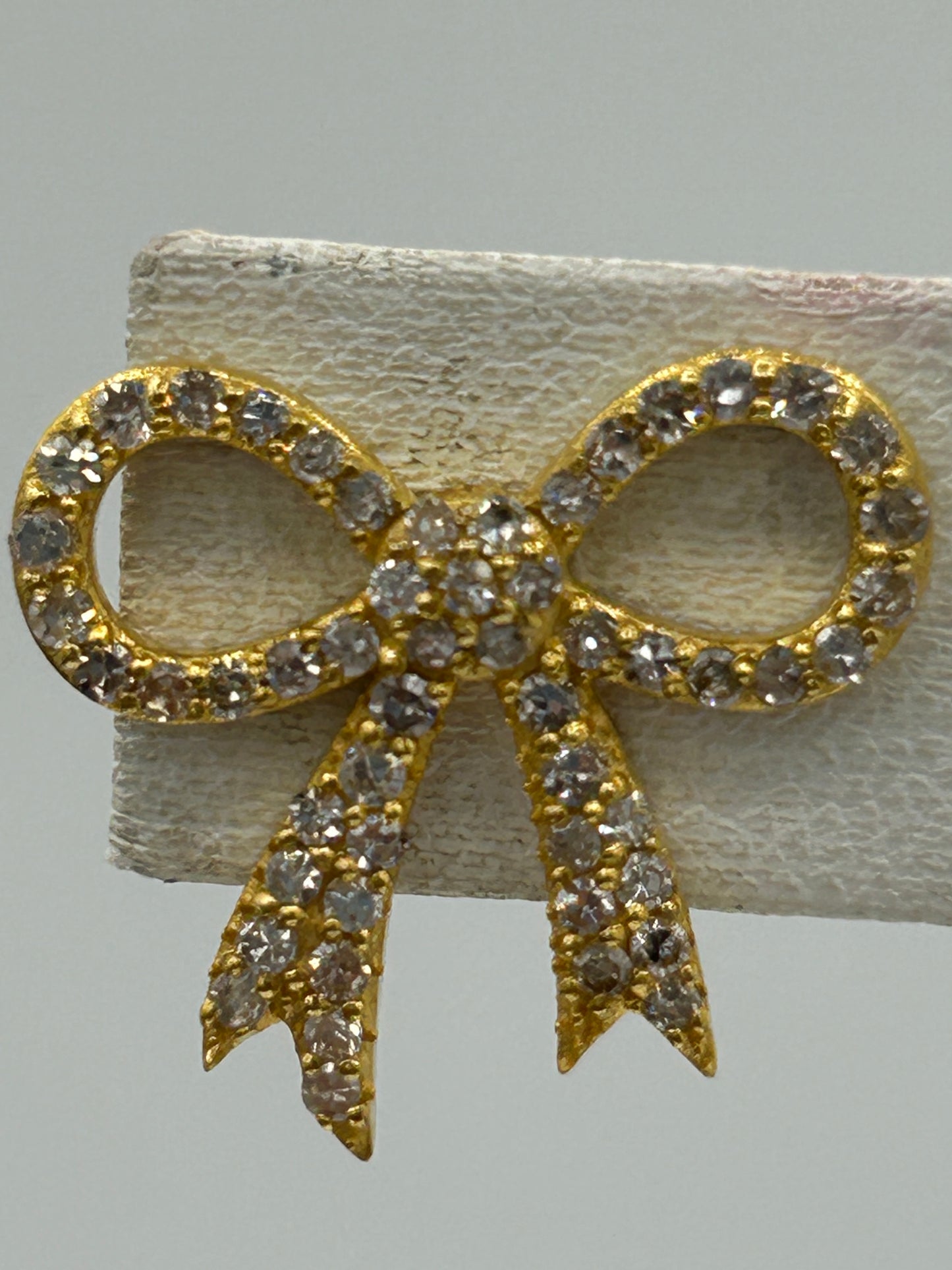 Ribbon 14k Solid Gold Diamond Stud Earring.14k Solid Gold Diamond Earring..