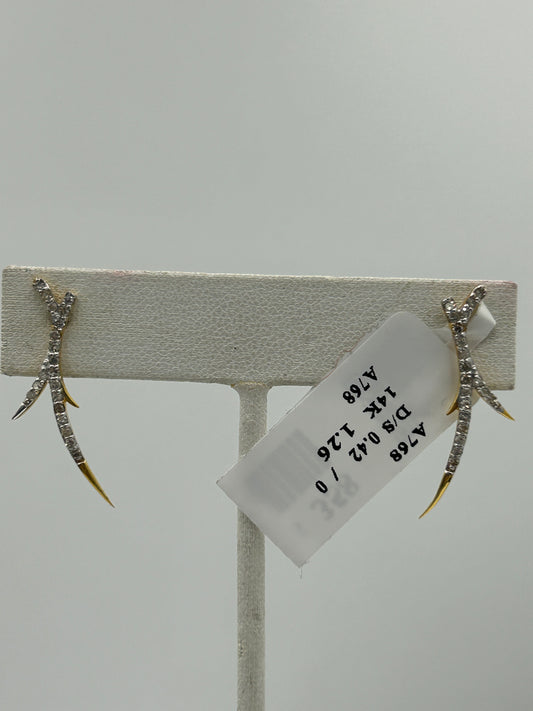 14k Solid Gold Diamond Stud Earring.14k Solid Gold Diamond Earring..