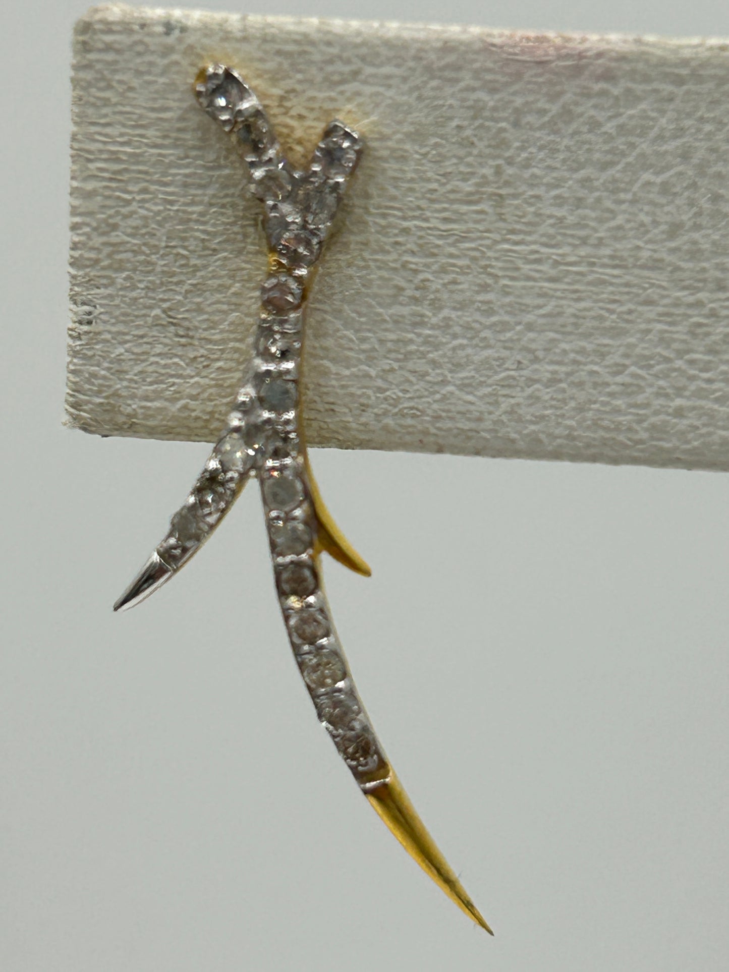 14k Solid Gold Diamond Stud Earring.14k Solid Gold Diamond Earring..