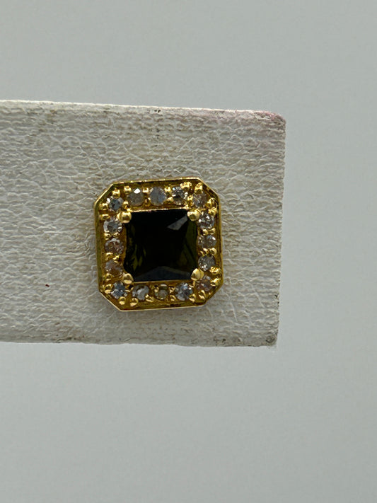 14k Solid Gold Diamond Stud Earring.14k Solid Gold Diamond Earring..