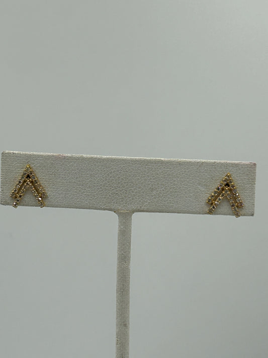 Arrow 14k Solid Gold Diamond Stud Earring.14k Solid Gold Diamond Earring..