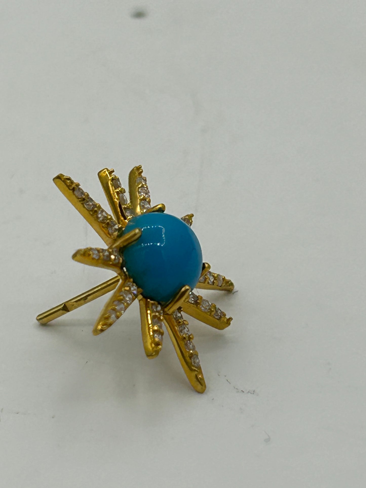 Star 14k Solid Gold Diamond Stud Earring.14k Solid Gold Diamond Earring..