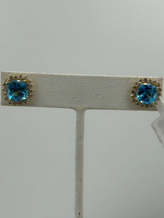 Square 14k Solid Gold Diamond Stud Earring.14k Solid Gold Diamond Earring..