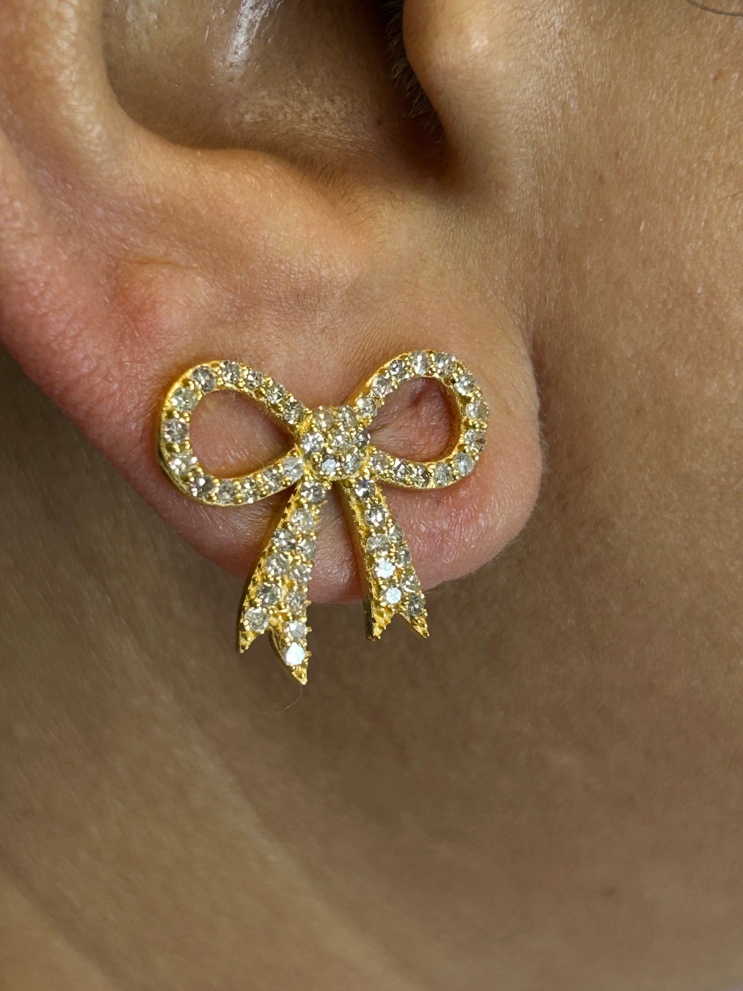 Ribbon 14k Solid Gold Diamond Stud Earring.14k Solid Gold Diamond Earring..