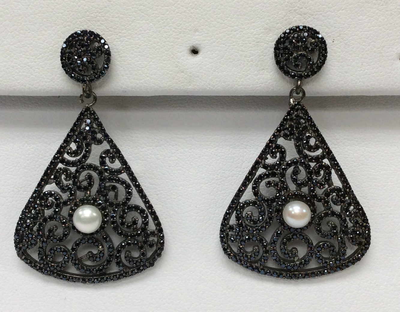 Earring Black Spinel