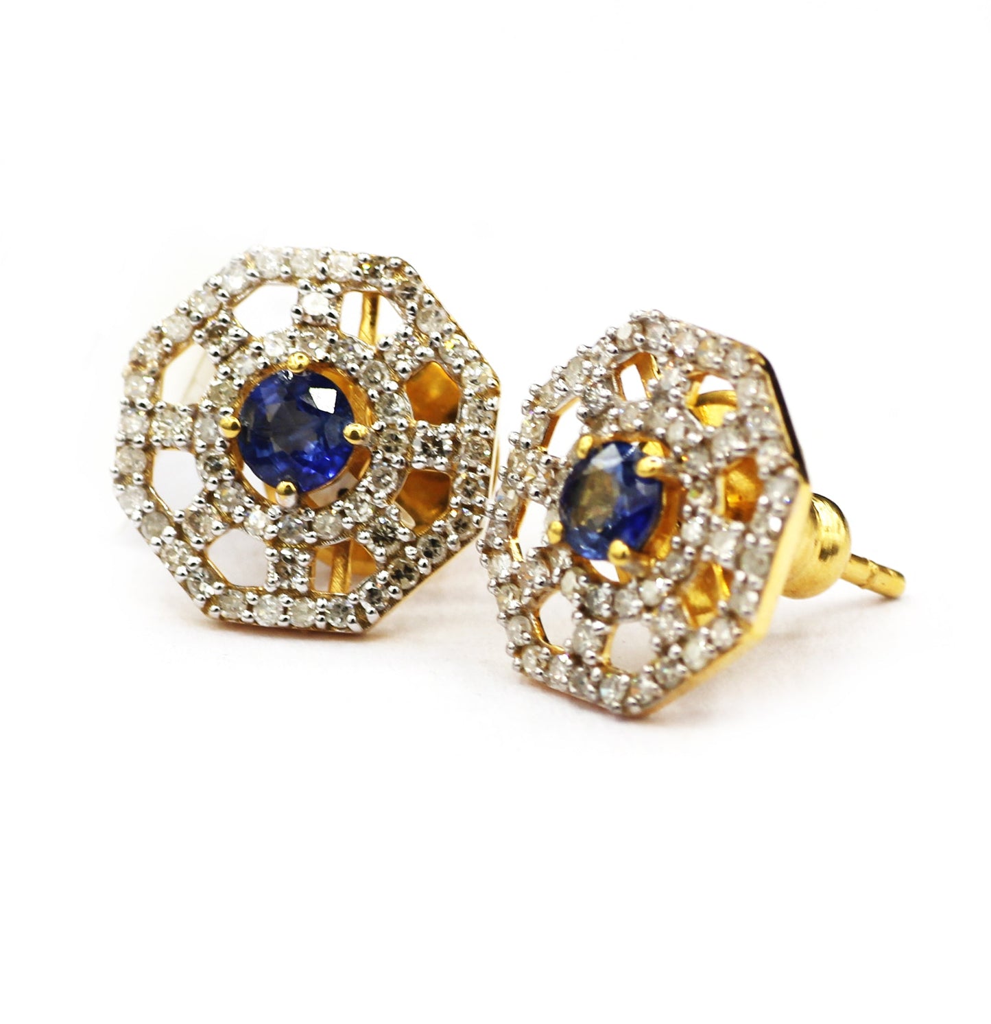 14k Solid Gold Diamond Stud Earring.14k Solid Gold Diamond Earring..