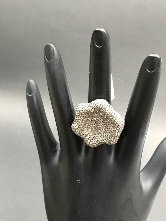 Rounded Craved Hexagon Diamond Ring