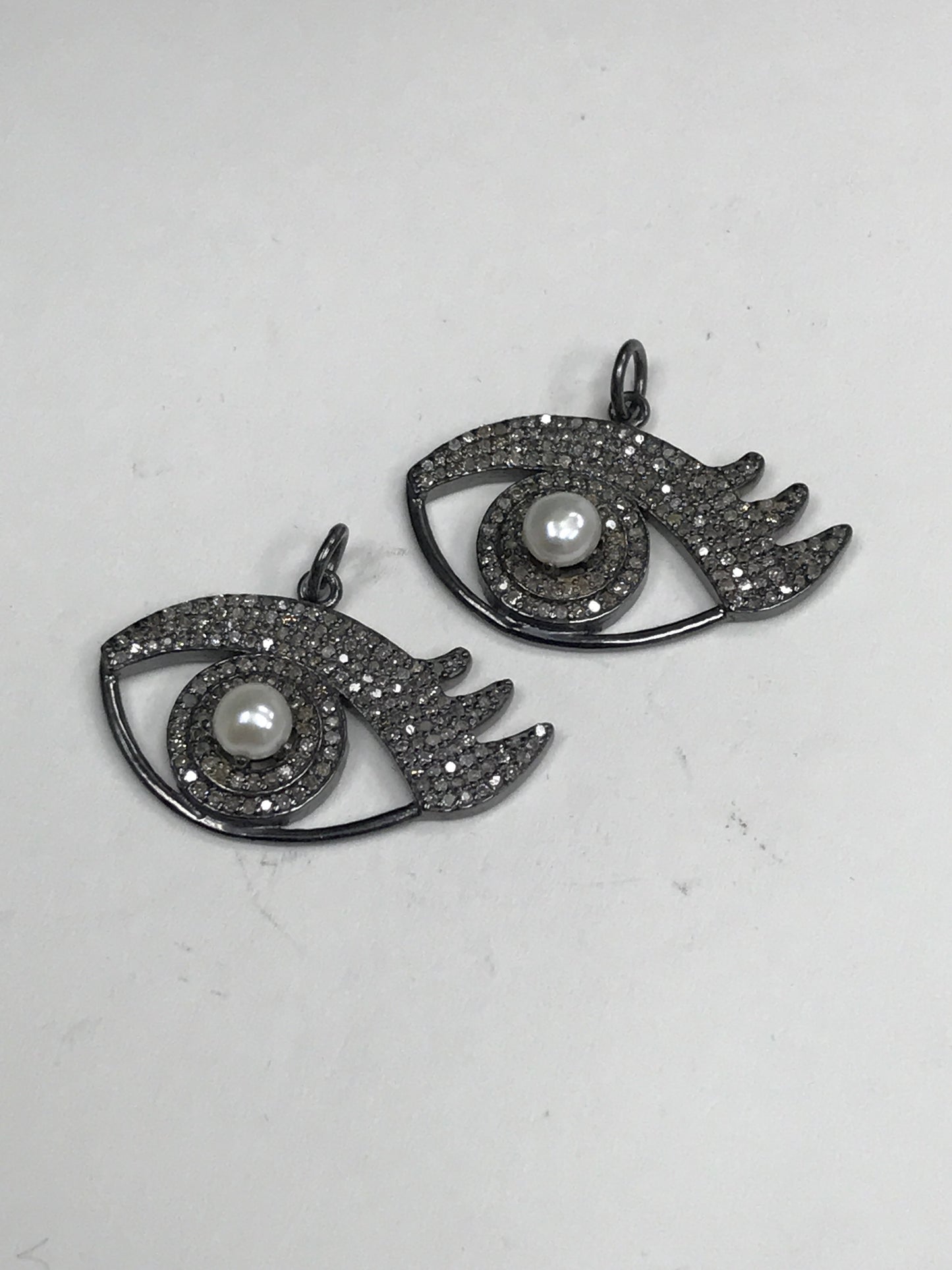 Eyes Shape (With Eyelashes) Diamond Pendants & Charms