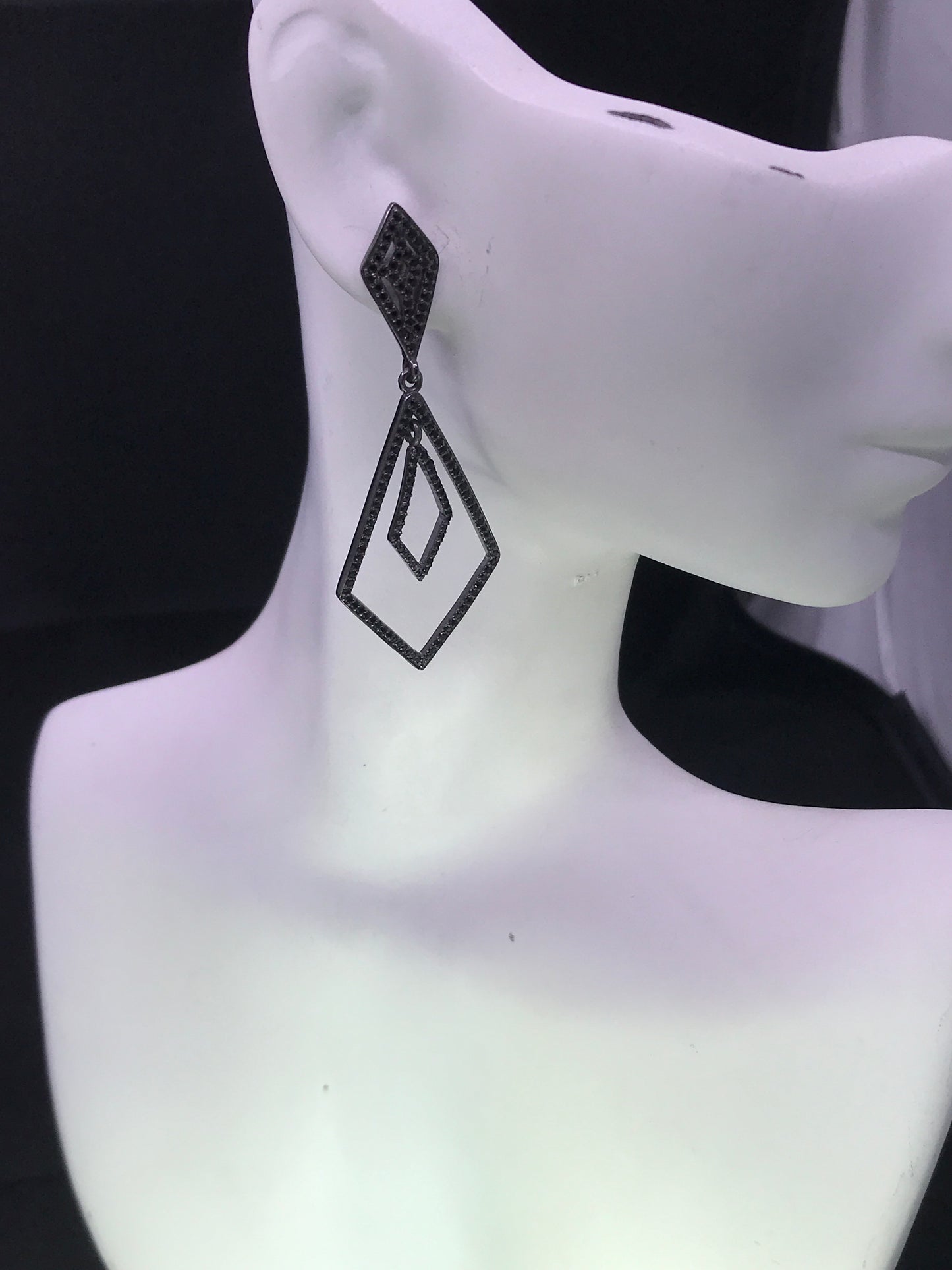 BLACK SPINEL SILVER EARRINGS