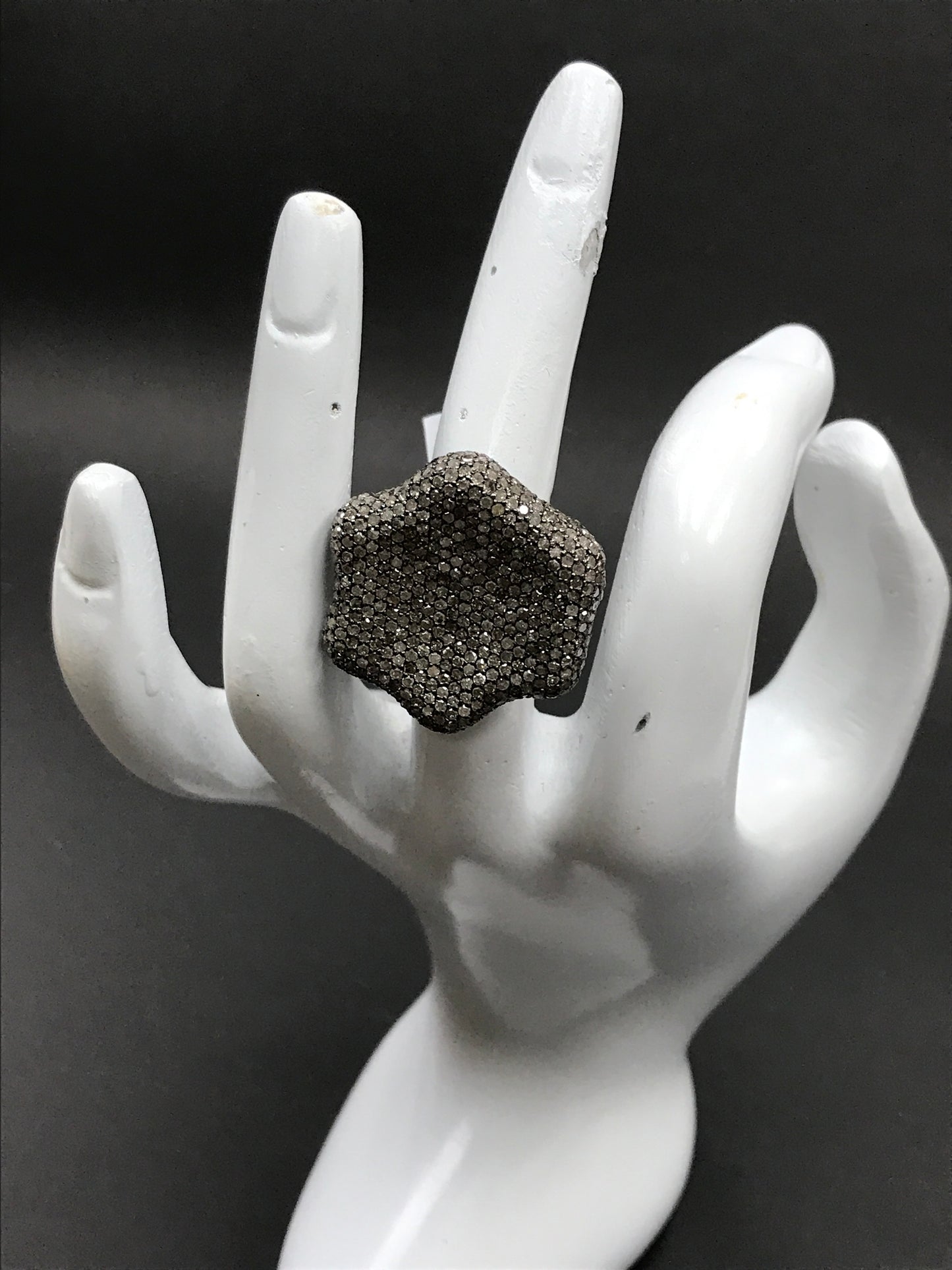 Rounded Craved Hexagon Diamond Ring