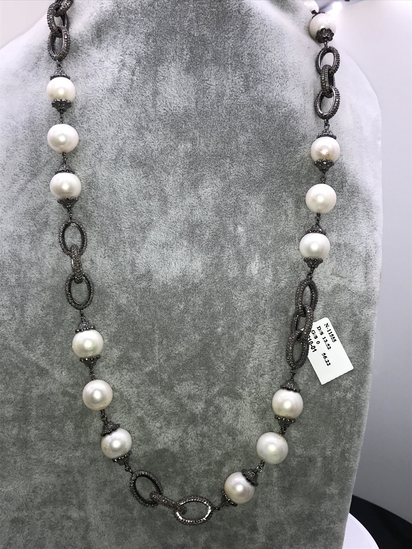 Pearl and diamond link chain necklace