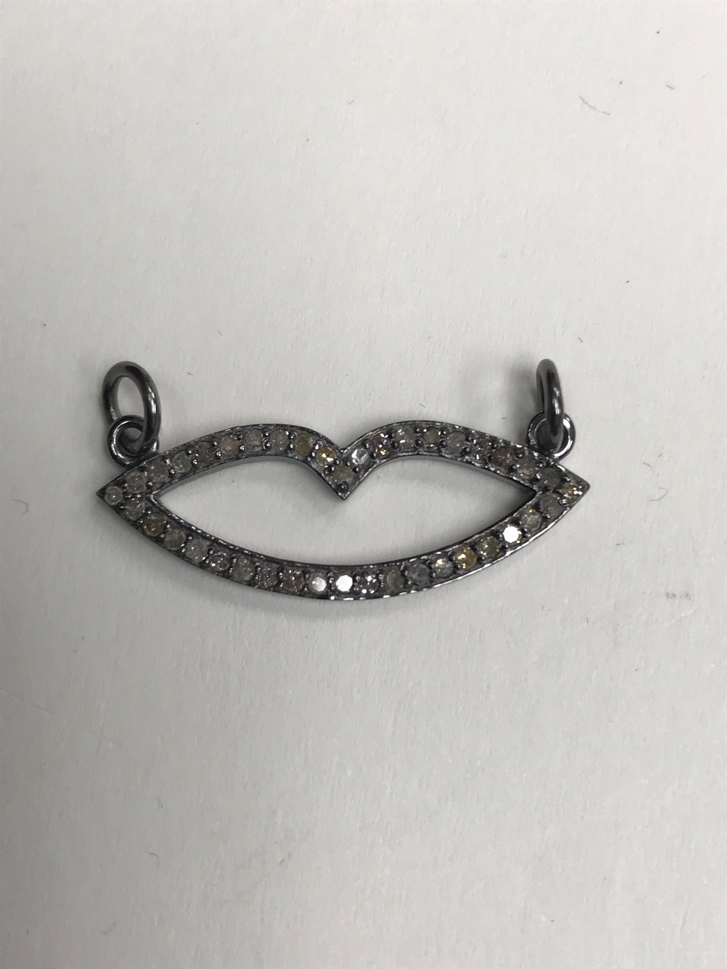 Diamond Lips (Hollow) Pendants & Charms