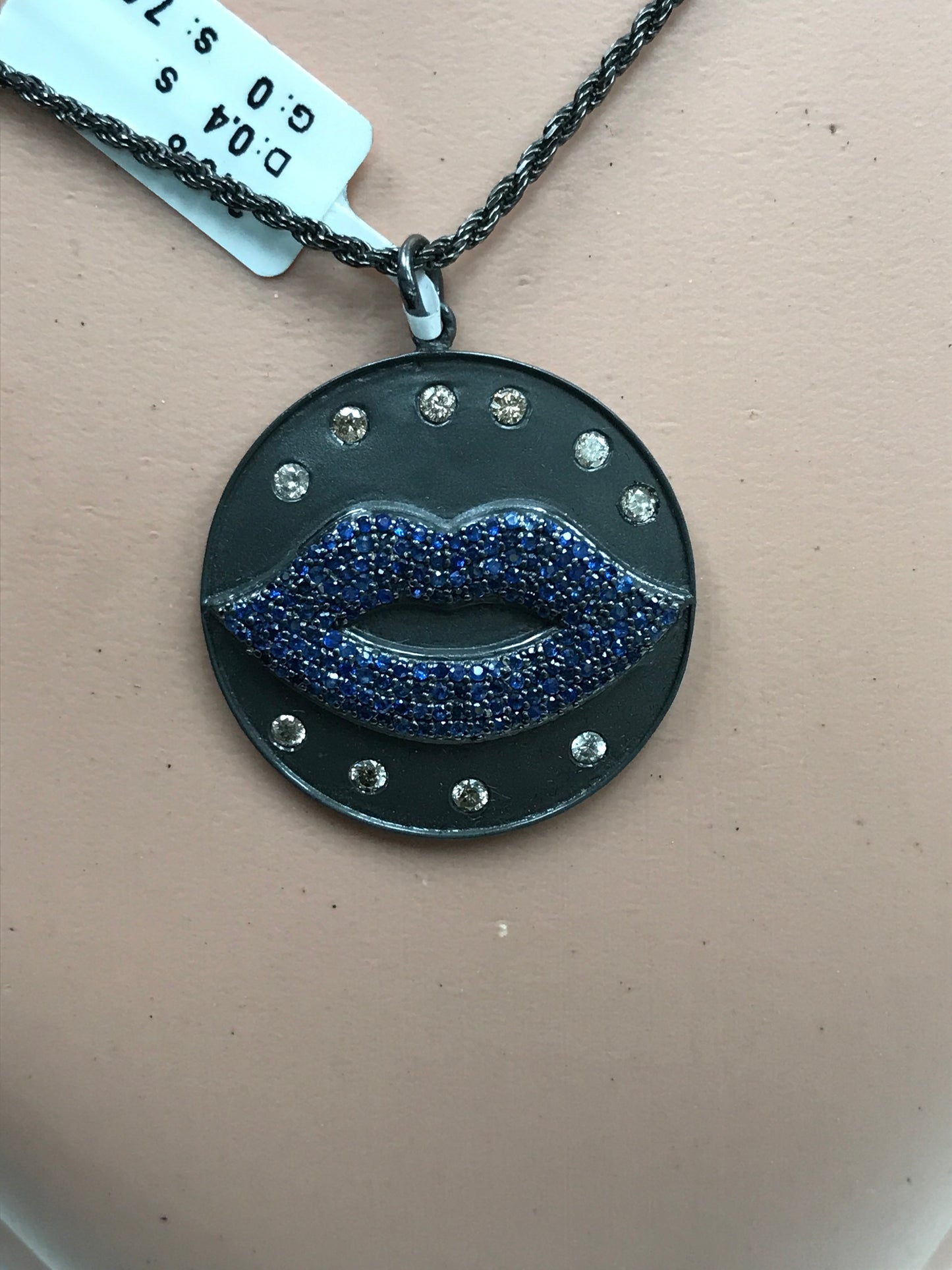 Circle with Sapphire Lips Pendant