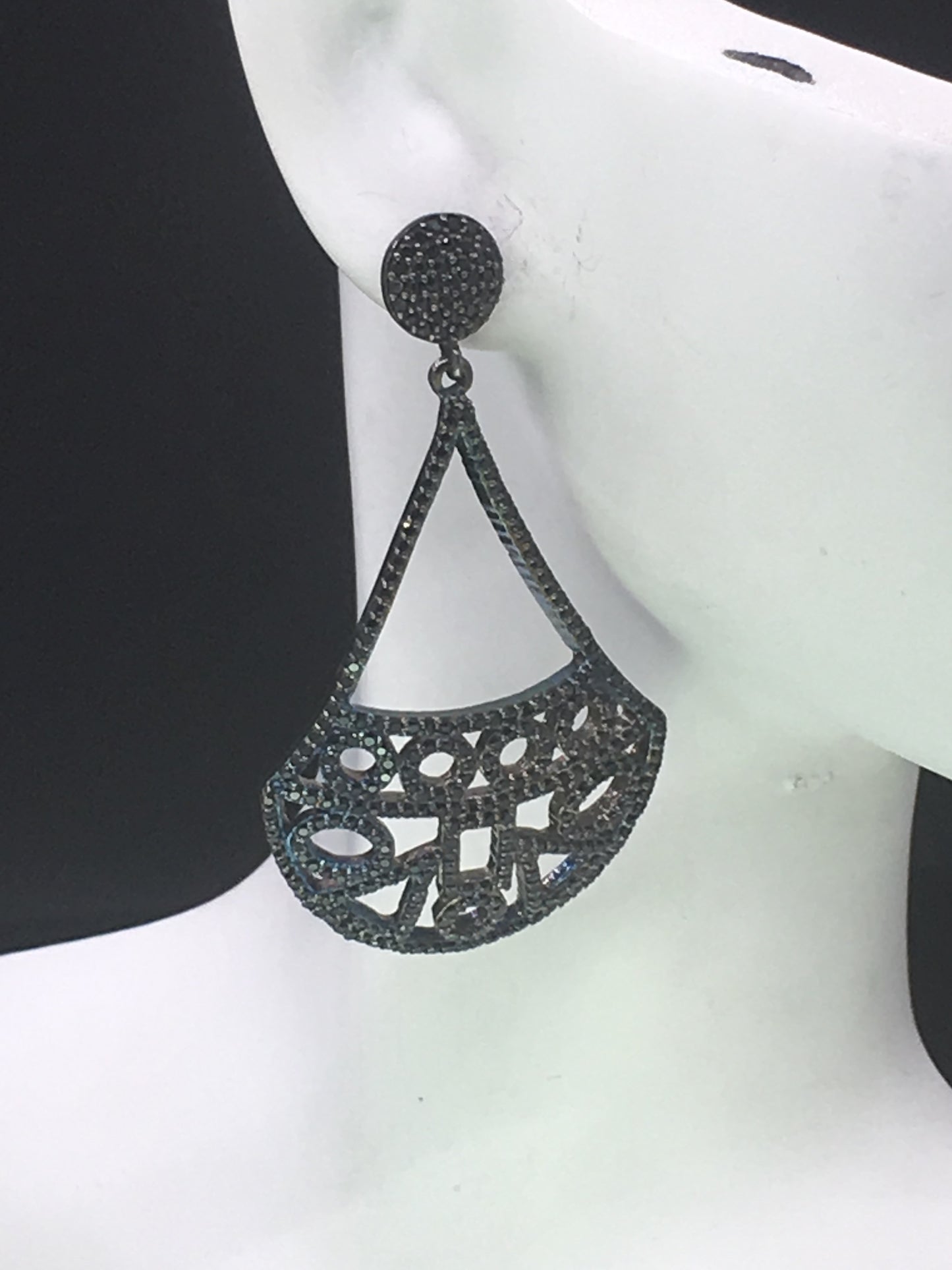 Earring Black Spinel