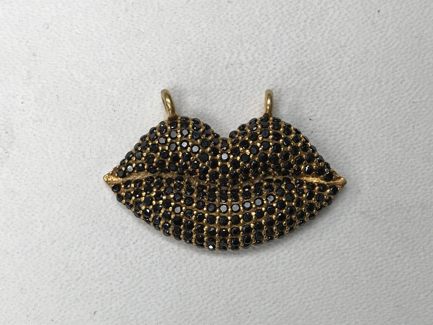 Lip Shape Black Spinal Pendants & Charms