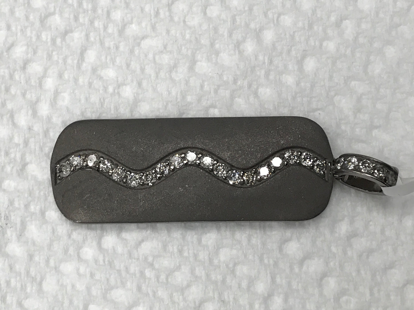 Rectangle with Wave Pattern Diamond Pendants & Charms