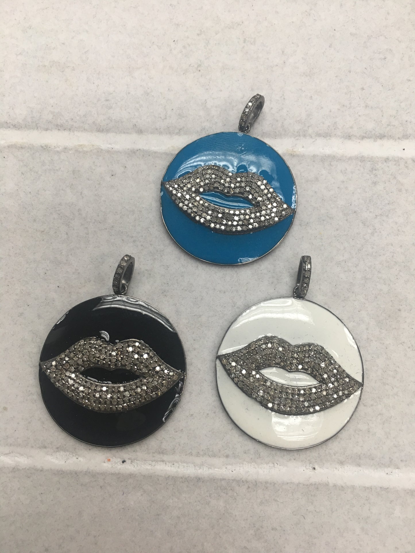 Circle with Sapphire Lips Pendant