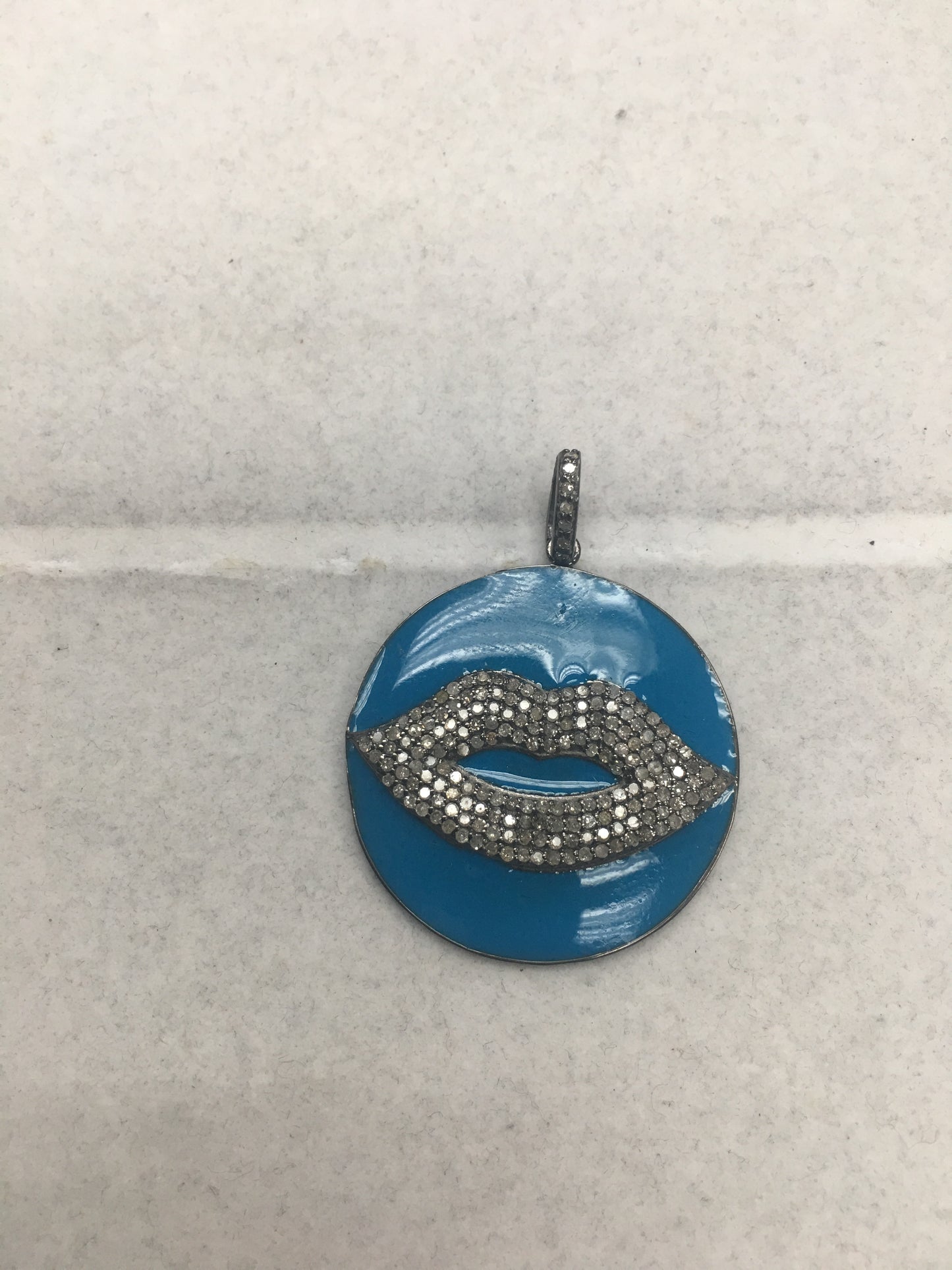 Circle with Sapphire Lips Pendant