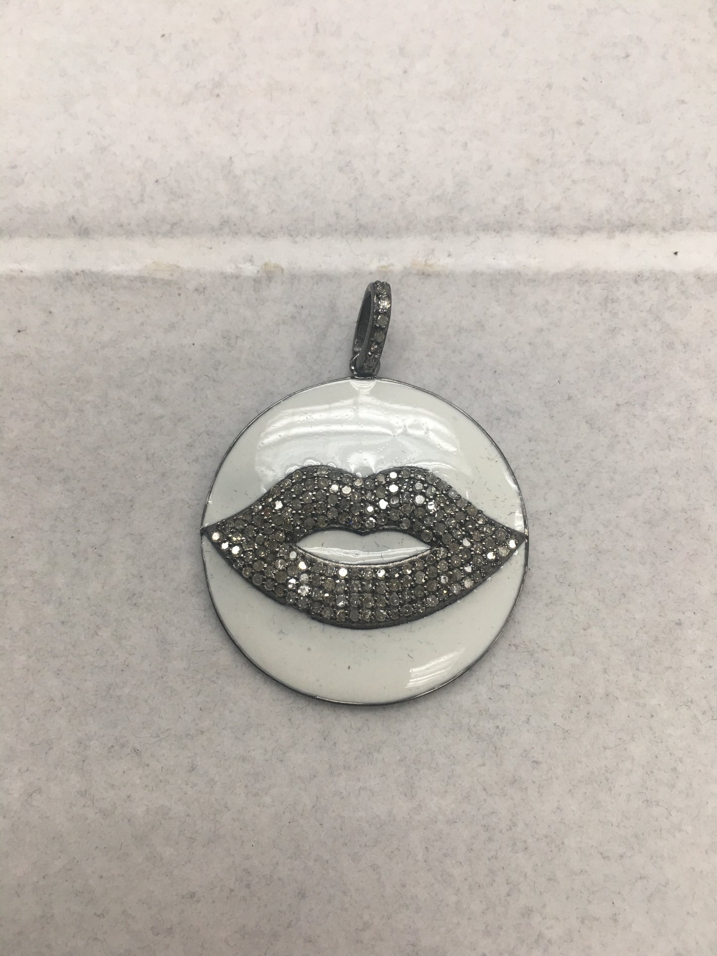 Circle with Sapphire Lips Pendant