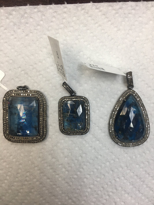 Kynite Diamond Pendant