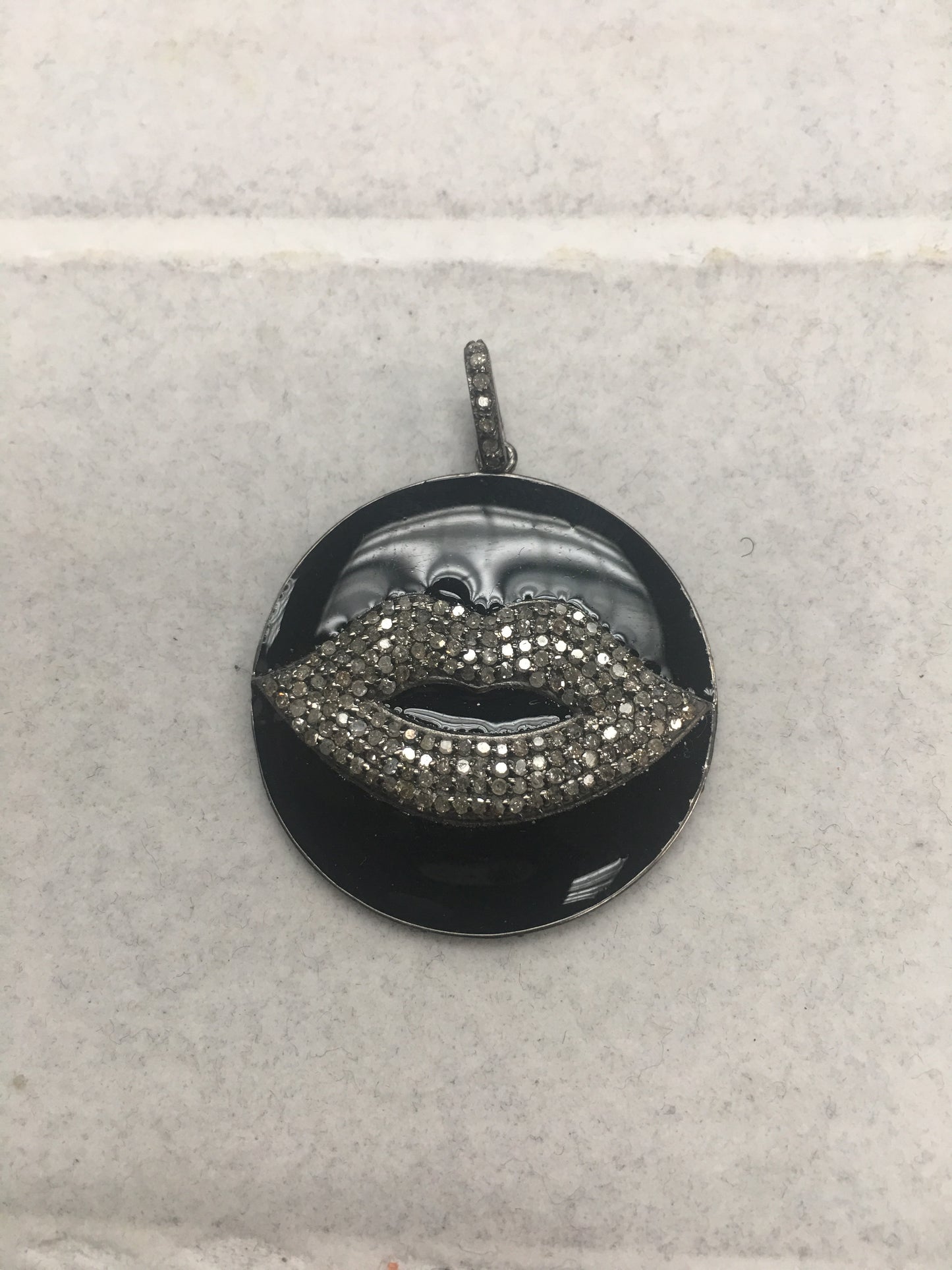 Circle with Sapphire Lips Pendant