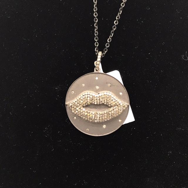 Circle with Sapphire Lips Pendant