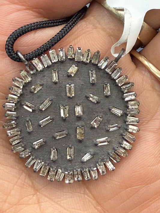 Matte Baguettes Round Diamond Pendant