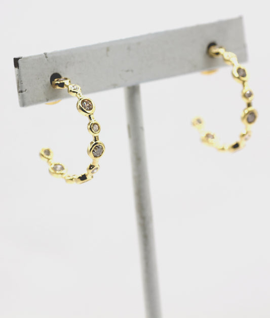 Loop 14k Solid Gold Diamond Earring.14k Solid Gold Diamond Earring..