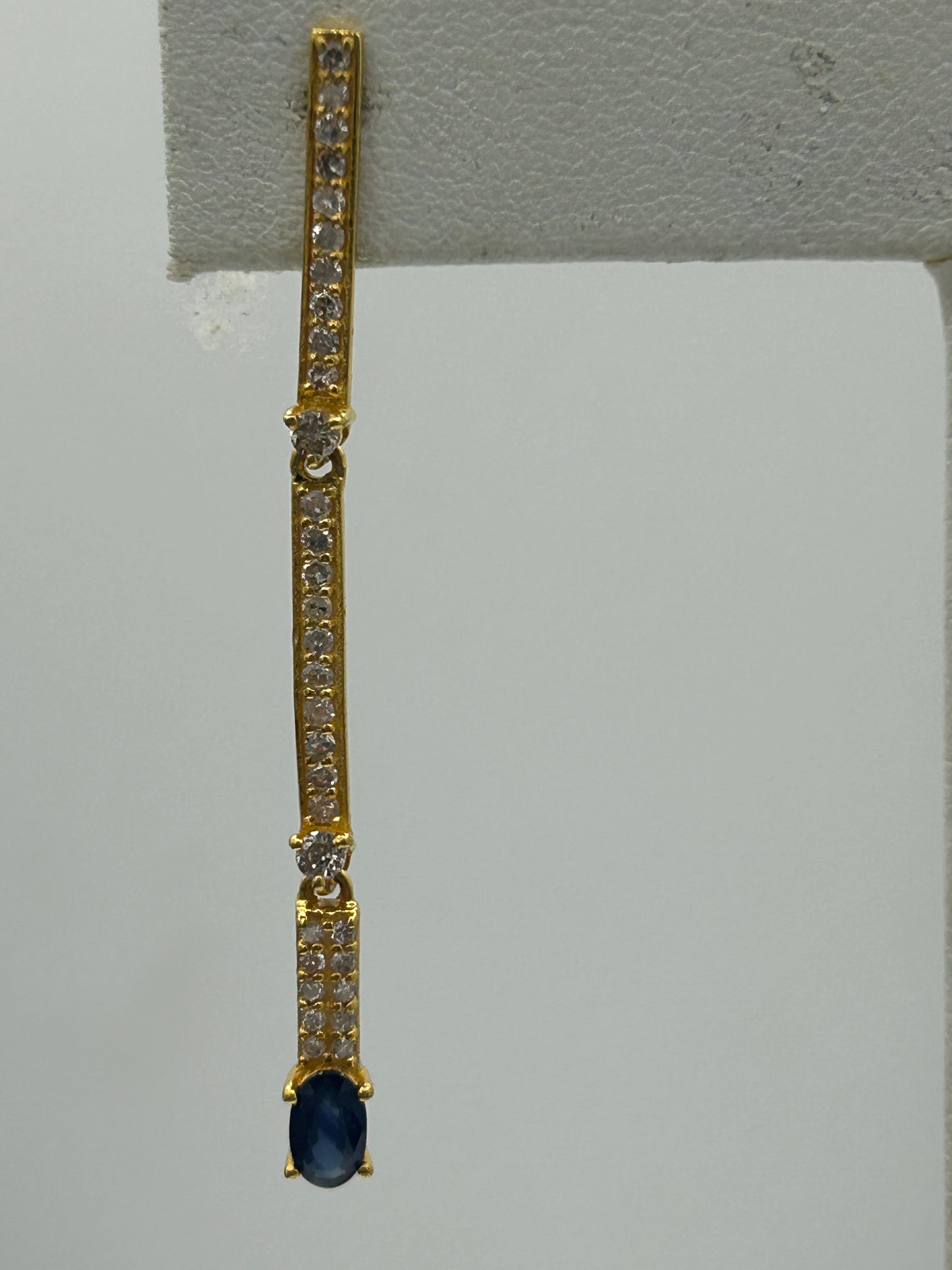 14k Solid Gold Diamond Earring.14k Solid Gold Diamond Earring..