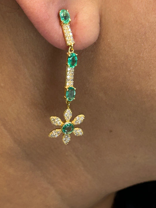 Flower 14k Solid Gold Diamond Earring. Genuine handmade pave diamond Earring. 14k Solid Gold Diamond Earring..