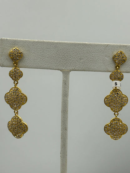 14k Solid Gold Diamond Earring.14k Solid Gold Diamond Earring..