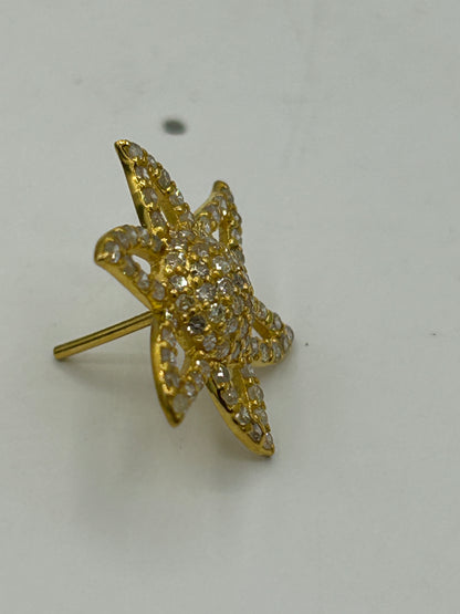 Flower 14k Solid Gold Diamond Stud Earring.14k Solid Gold Diamond Earring..