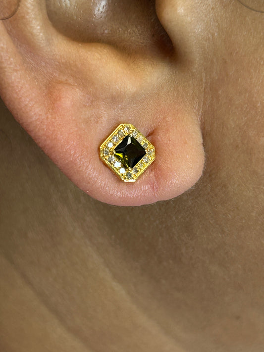 14k Solid Gold Diamond Stud Earring.14k Solid Gold Diamond Earring..