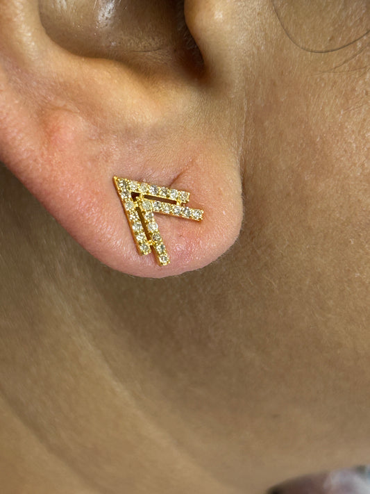 Arrow 14k Solid Gold Diamond Stud Earring.14k Solid Gold Diamond Earring..