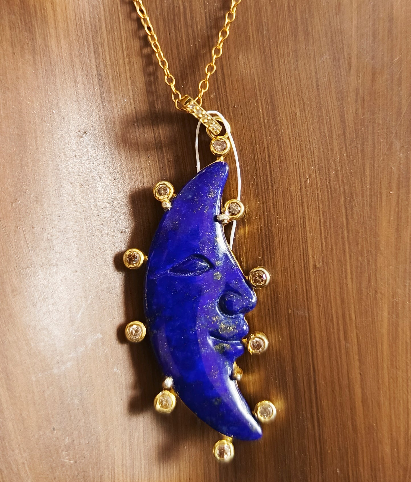 Gold Moon-shaped Lapis lazuli pendant with diamond